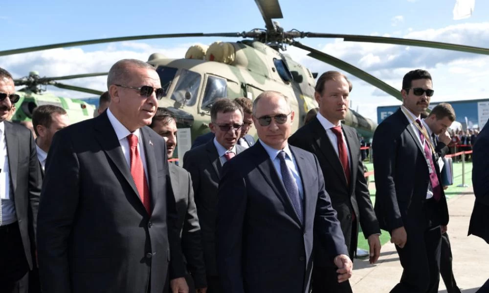 Bloomberg: Ο Πούτιν χρησιμοποιεί τον Ερντογάν για να «σπείρει» διχόνοια στο NATO